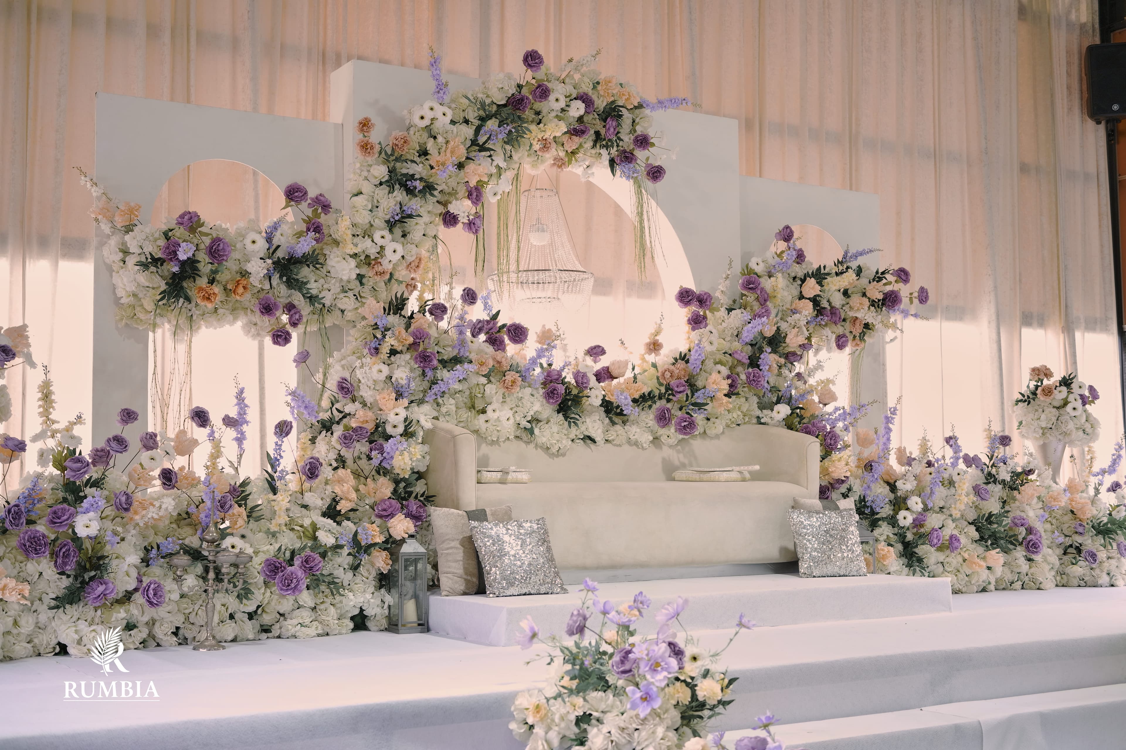 Pelamin · lavender & krim